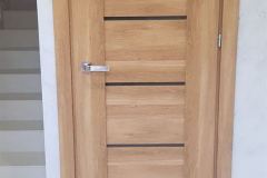 Drzwi wewnętrzne z okleiną w kolorze drewna