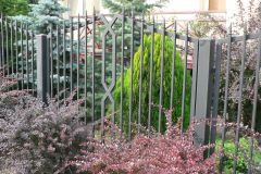 Stylizowane ogrodzenie