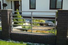 Minimalistyczne ogrodzenie